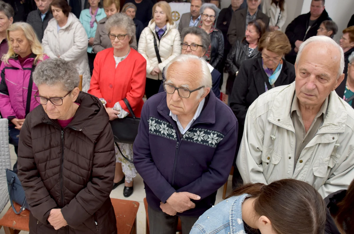 USKRSNA LITURGIJA U POŽEGI: Vjernici uz paroha Petrovića proslavili najveći kršćanski blagdan