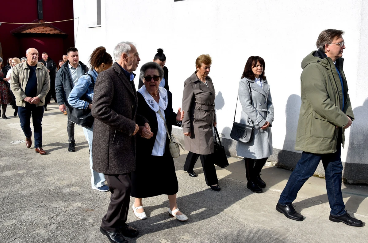 USKRSNA LITURGIJA U POŽEGI: Vjernici uz paroha Petrovića proslavili najveći kršćanski blagdan