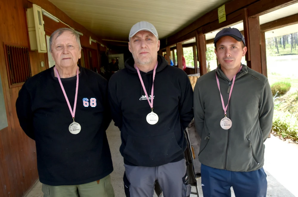 Ribiči uživali u Eminovcima: Mario Dobiš najuspješniji na društvenom natjecanju ŠRU ’Šaran’
