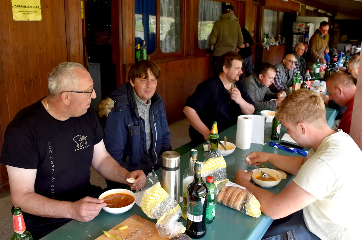 Ribiči uživali u Eminovcima: Mario Dobiš najuspješniji na društvenom natjecanju ŠRU ’Šaran’