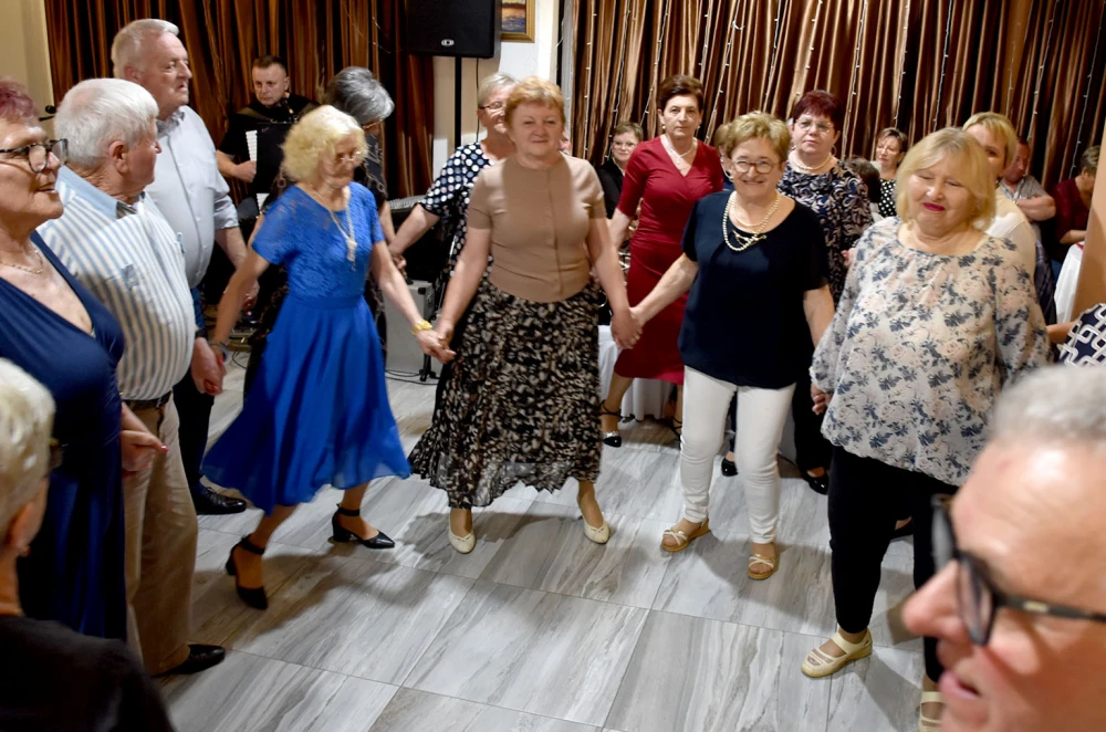 RASPLESANA SUBOTA U POŽEGI: Uz grupu Gold zabava u dvorani Luki potrajala do sitnih sati