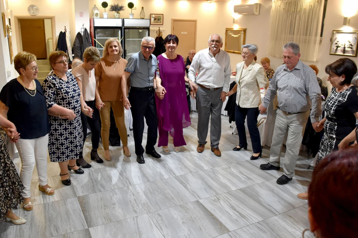 RASPLESANA SUBOTA U POŽEGI: Uz grupu Gold zabava u dvorani Luki potrajala do sitnih sati