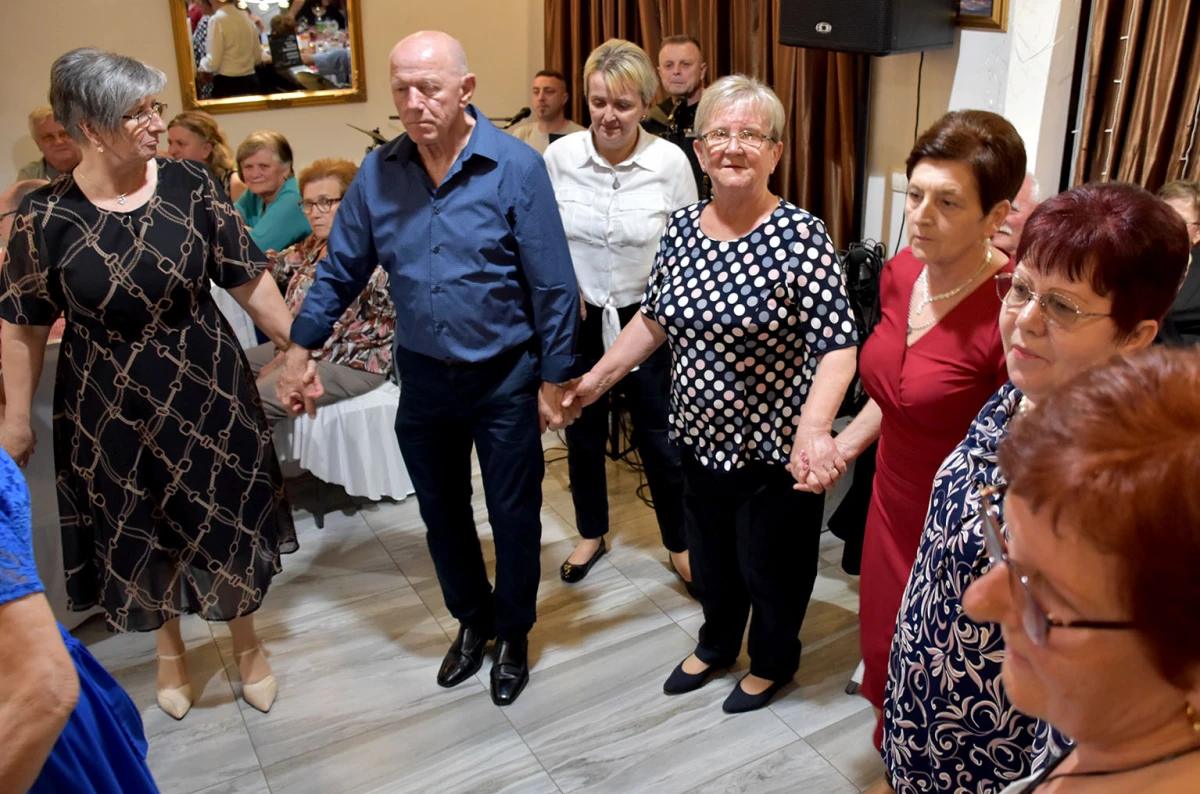 RASPLESANA SUBOTA U POŽEGI: Uz grupu Gold zabava u dvorani Luki potrajala do sitnih sati