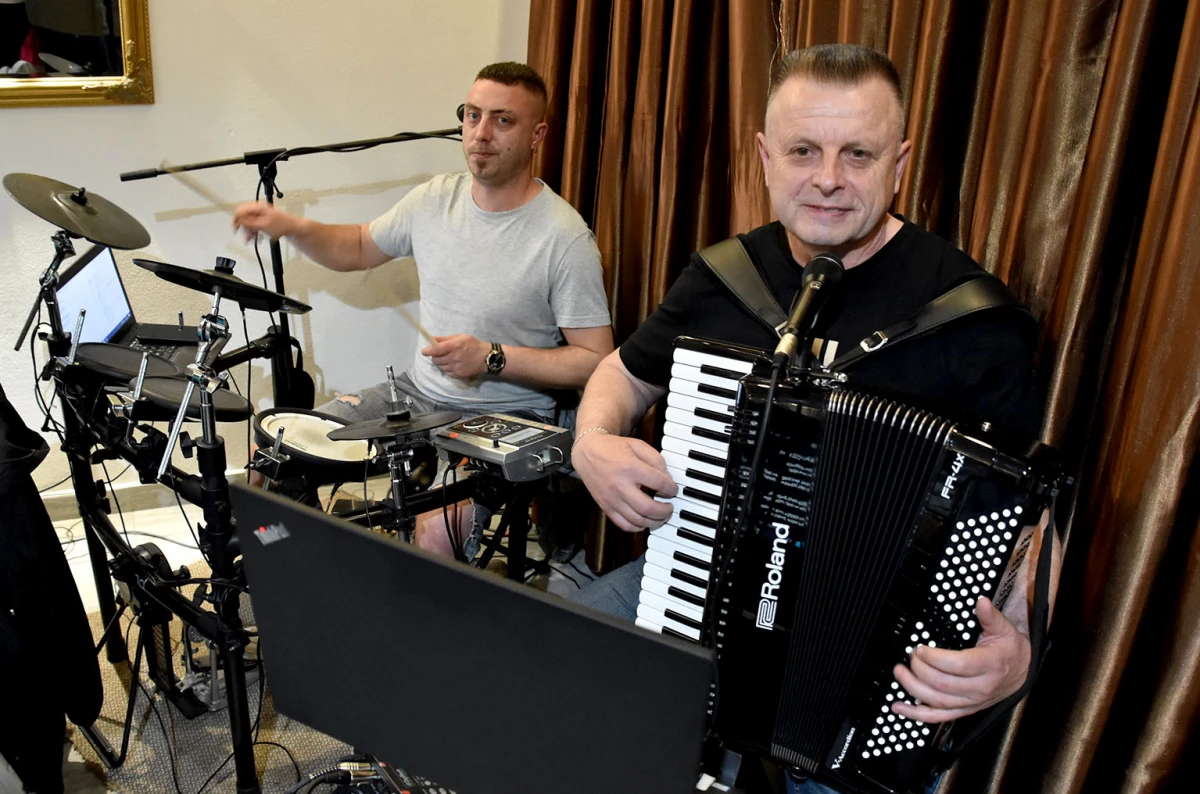 RASPLESANA SUBOTA U POŽEGI: Uz grupu Gold zabava u dvorani Luki potrajala do sitnih sati