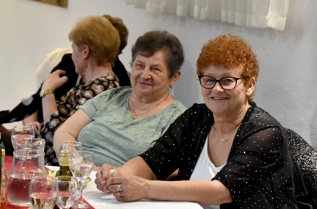 RASPLESANA SUBOTA U POŽEGI: Uz grupu Gold zabava u dvorani Luki potrajala do sitnih sati