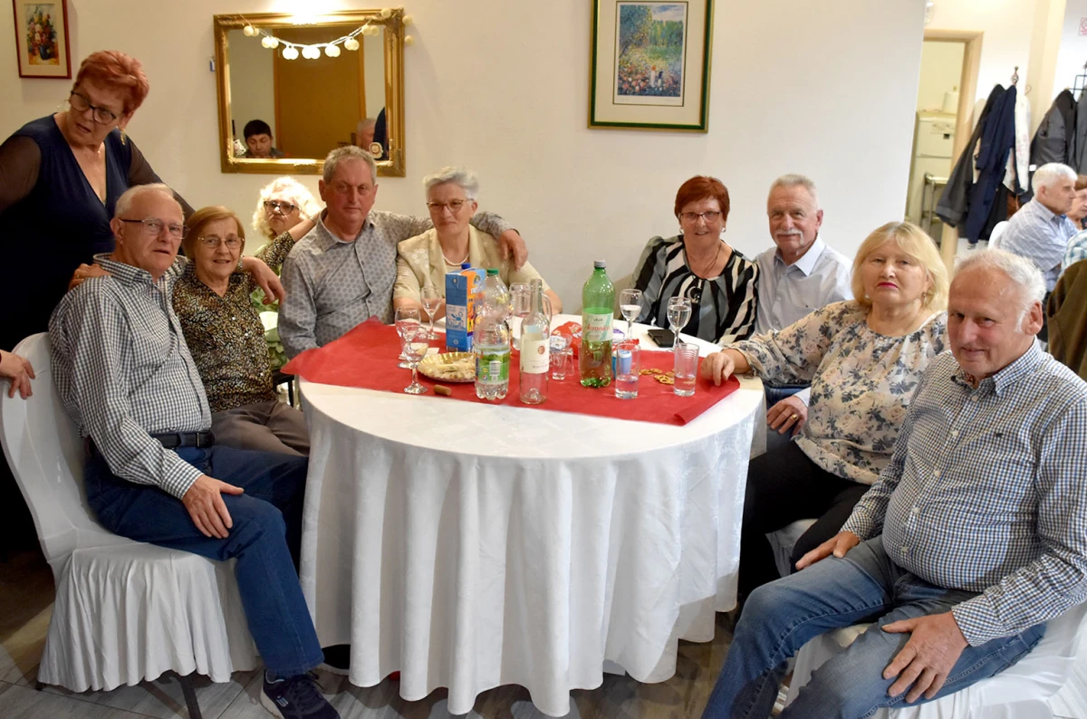 RASPLESANA SUBOTA U POŽEGI: Uz grupu Gold zabava u dvorani Luki potrajala do sitnih sati