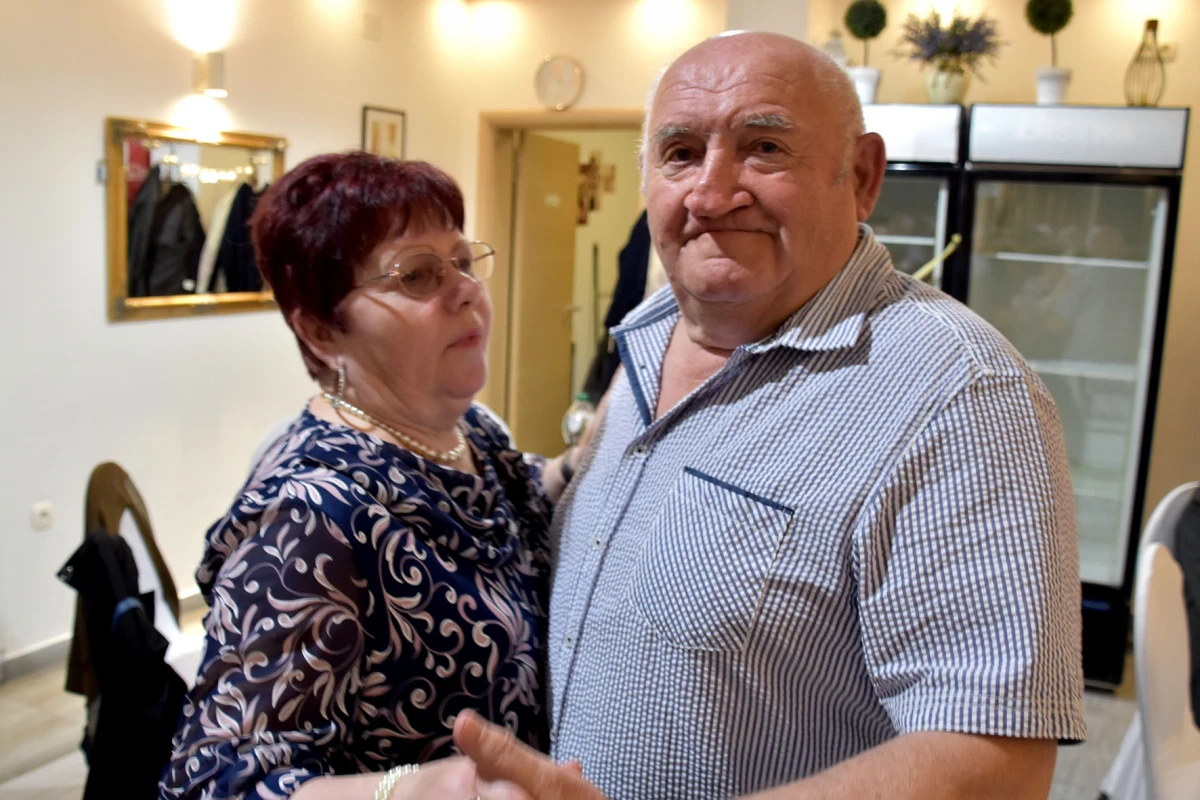 RASPLESANA SUBOTA U POŽEGI: Uz grupu Gold zabava u dvorani Luki potrajala do sitnih sati