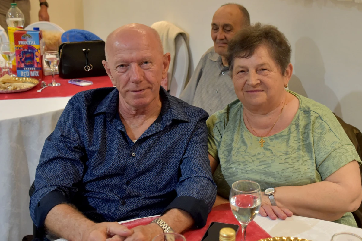 RASPLESANA SUBOTA U POŽEGI: Uz grupu Gold zabava u dvorani Luki potrajala do sitnih sati