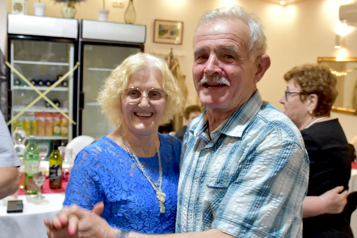 RASPLESANA SUBOTA U POŽEGI: Uz grupu Gold zabava u dvorani Luki potrajala do sitnih sati