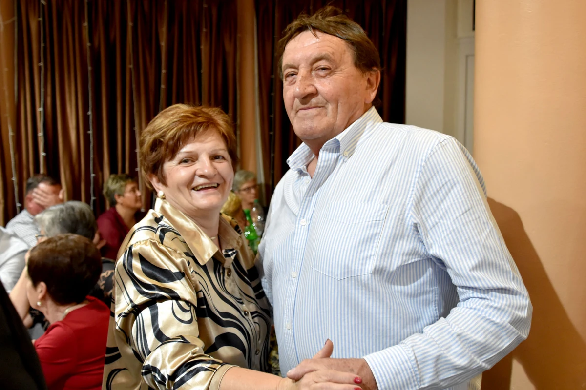 RASPLESANA SUBOTA U POŽEGI: Uz grupu Gold zabava u dvorani Luki potrajala do sitnih sati