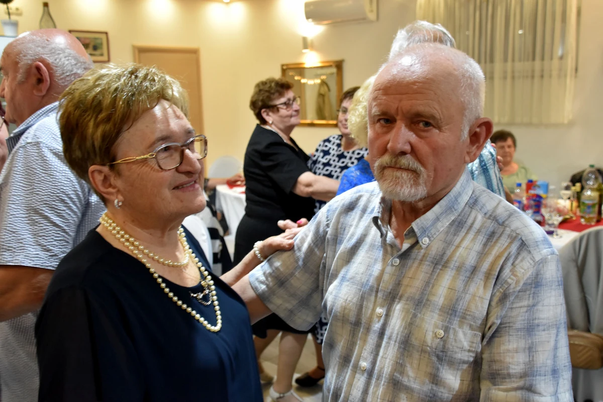 RASPLESANA SUBOTA U POŽEGI: Uz grupu Gold zabava u dvorani Luki potrajala do sitnih sati