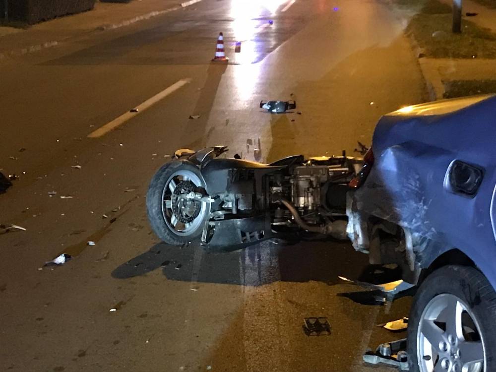 Prometna nesreća između auta i motocikla, motociklist ozlijeđen prevezen u bolnicu