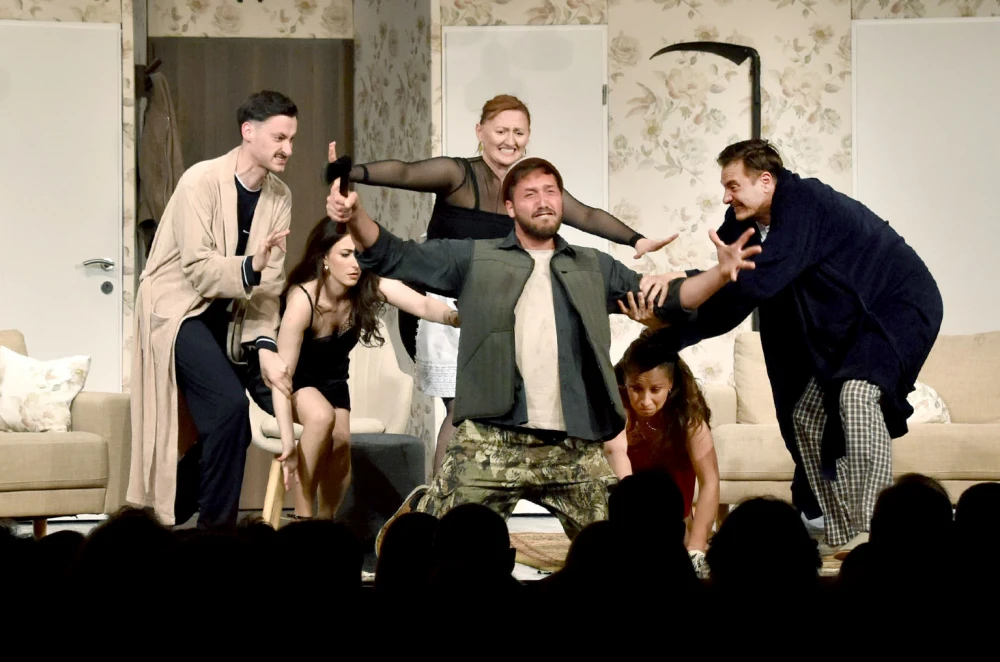 Hit komedija „Pidžama za šestero“ oduševila publiku u Požegi