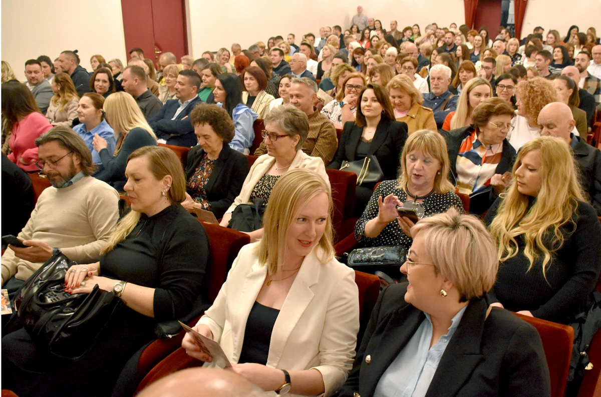 Hit komedija „Pidžama za šestero“ oduševila publiku u Požegi