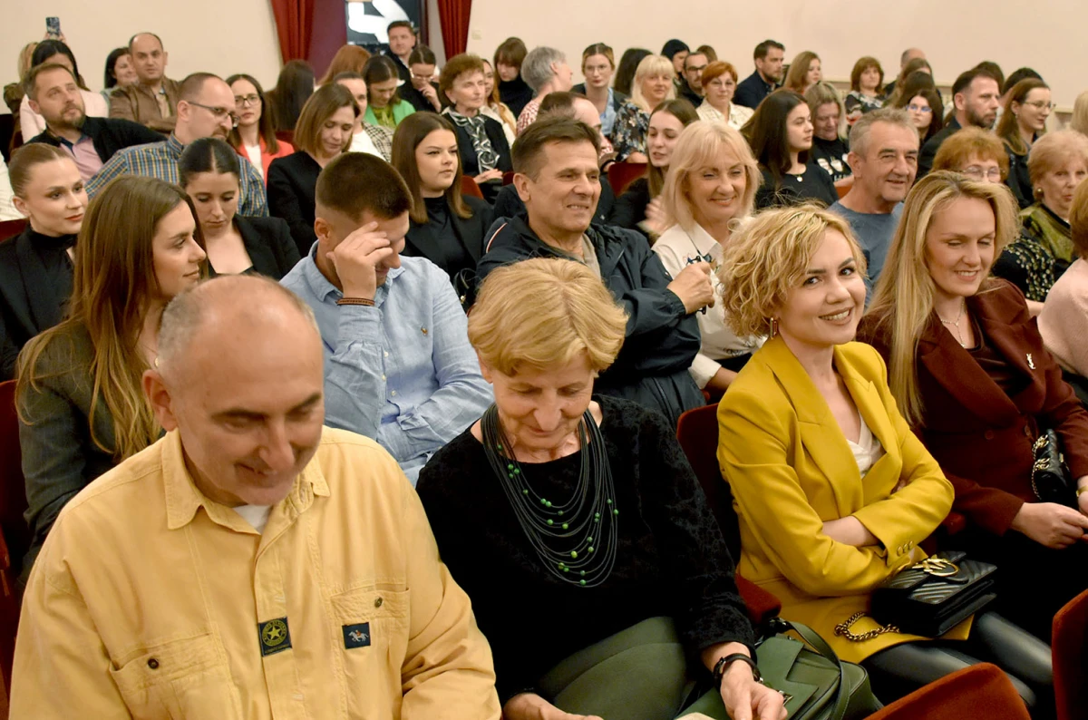 Hit komedija „Pidžama za šestero“ oduševila publiku u Požegi