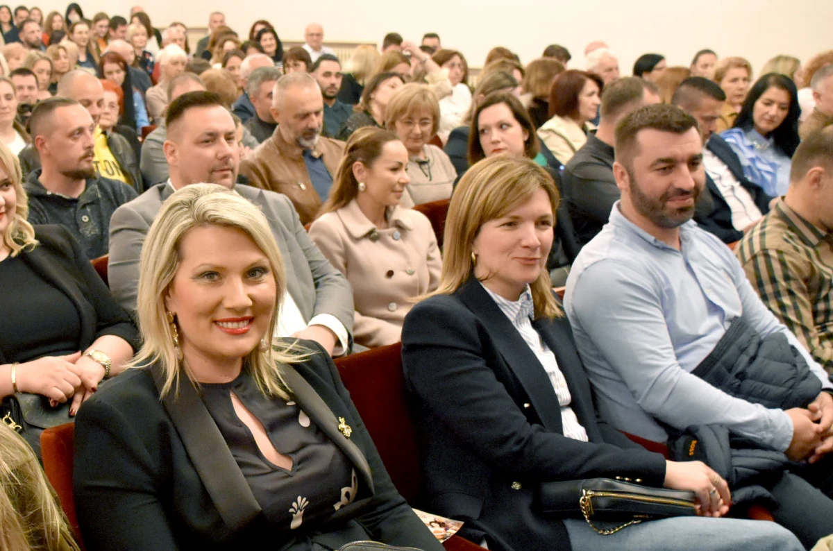 Hit komedija „Pidžama za šestero“ oduševila publiku u Požegi