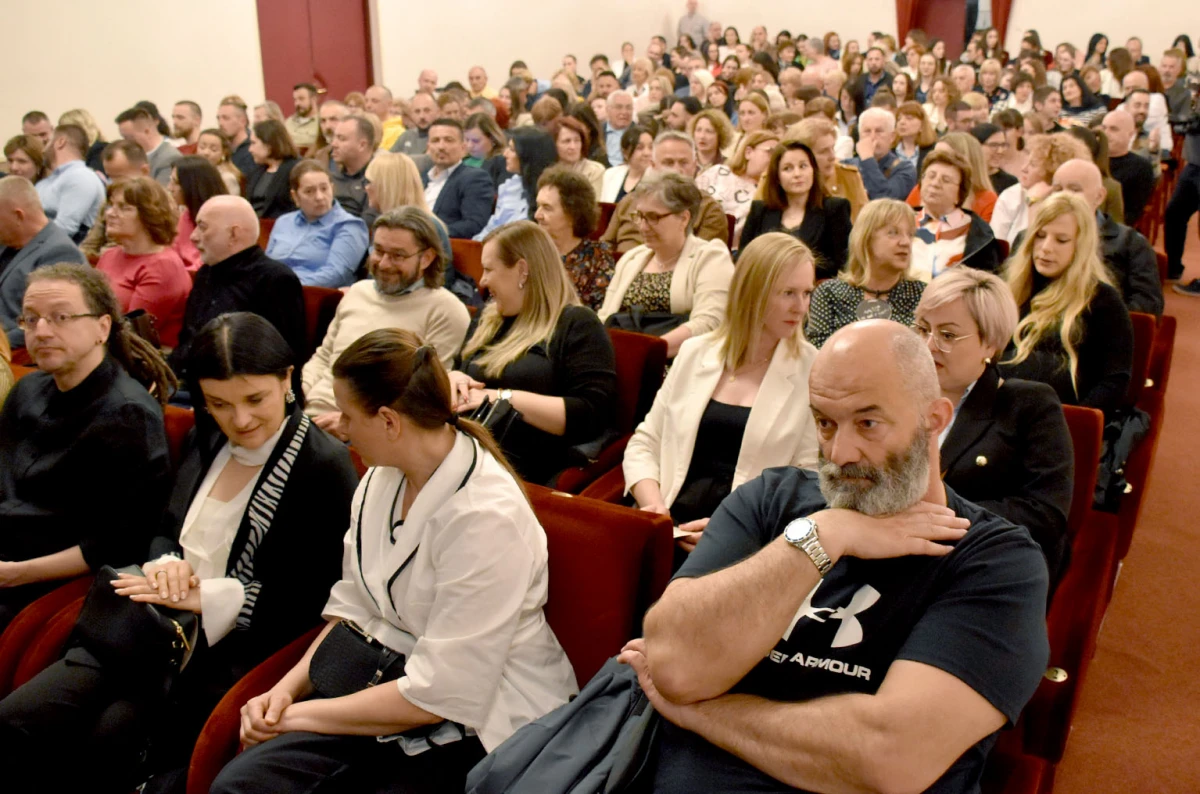 Hit komedija „Pidžama za šestero“ oduševila publiku u Požegi