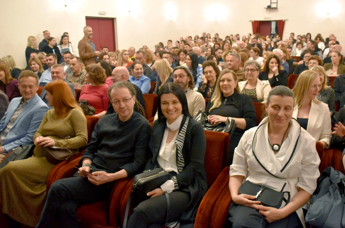 Hit komedija „Pidžama za šestero“ oduševila publiku u Požegi