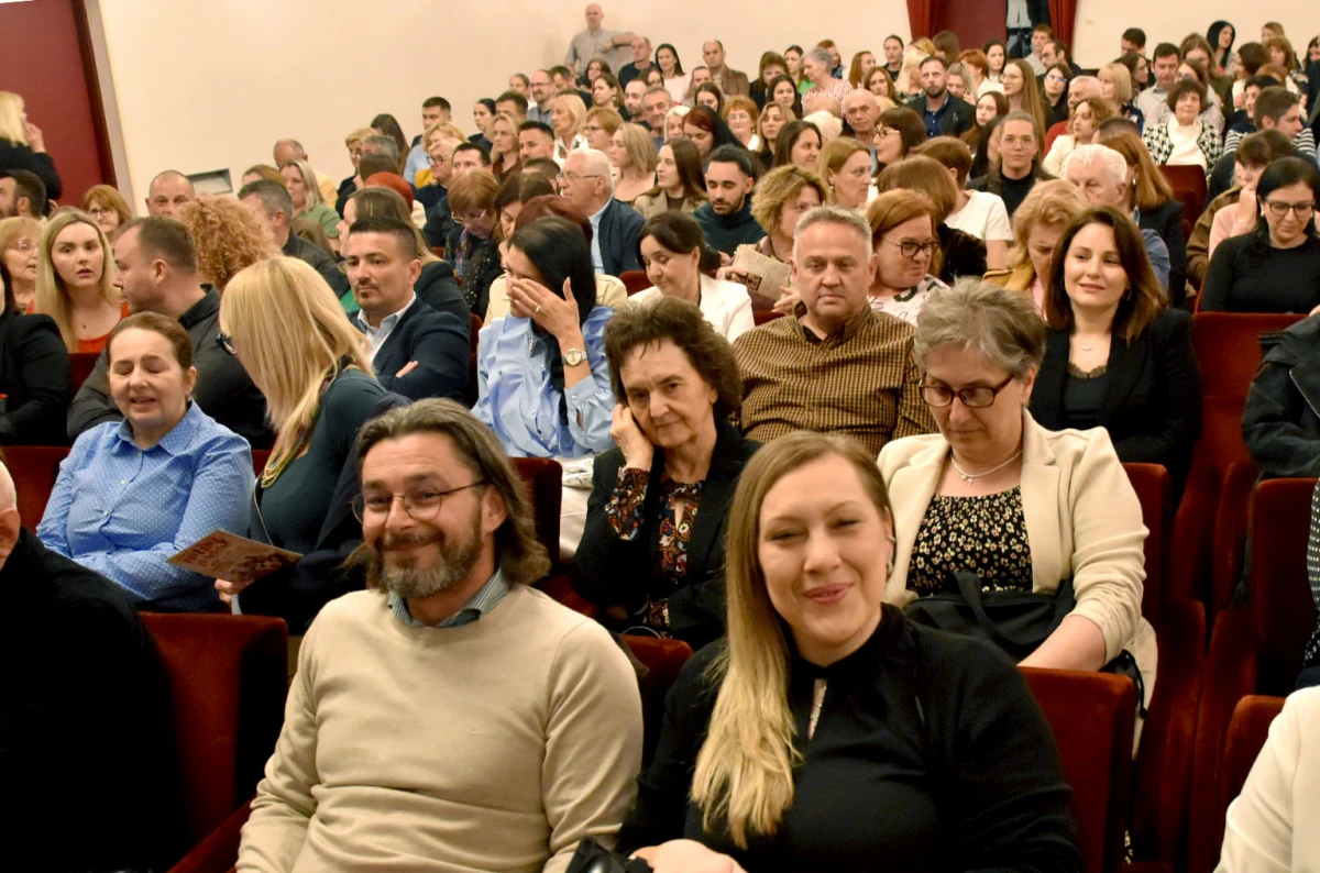 Hit komedija „Pidžama za šestero“ oduševila publiku u Požegi