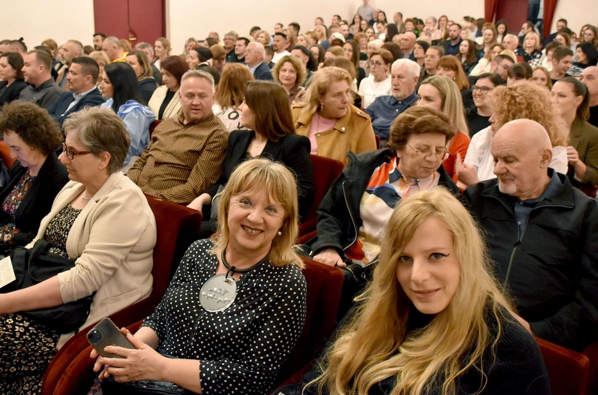 Hit komedija „Pidžama za šestero“ oduševila publiku u Požegi