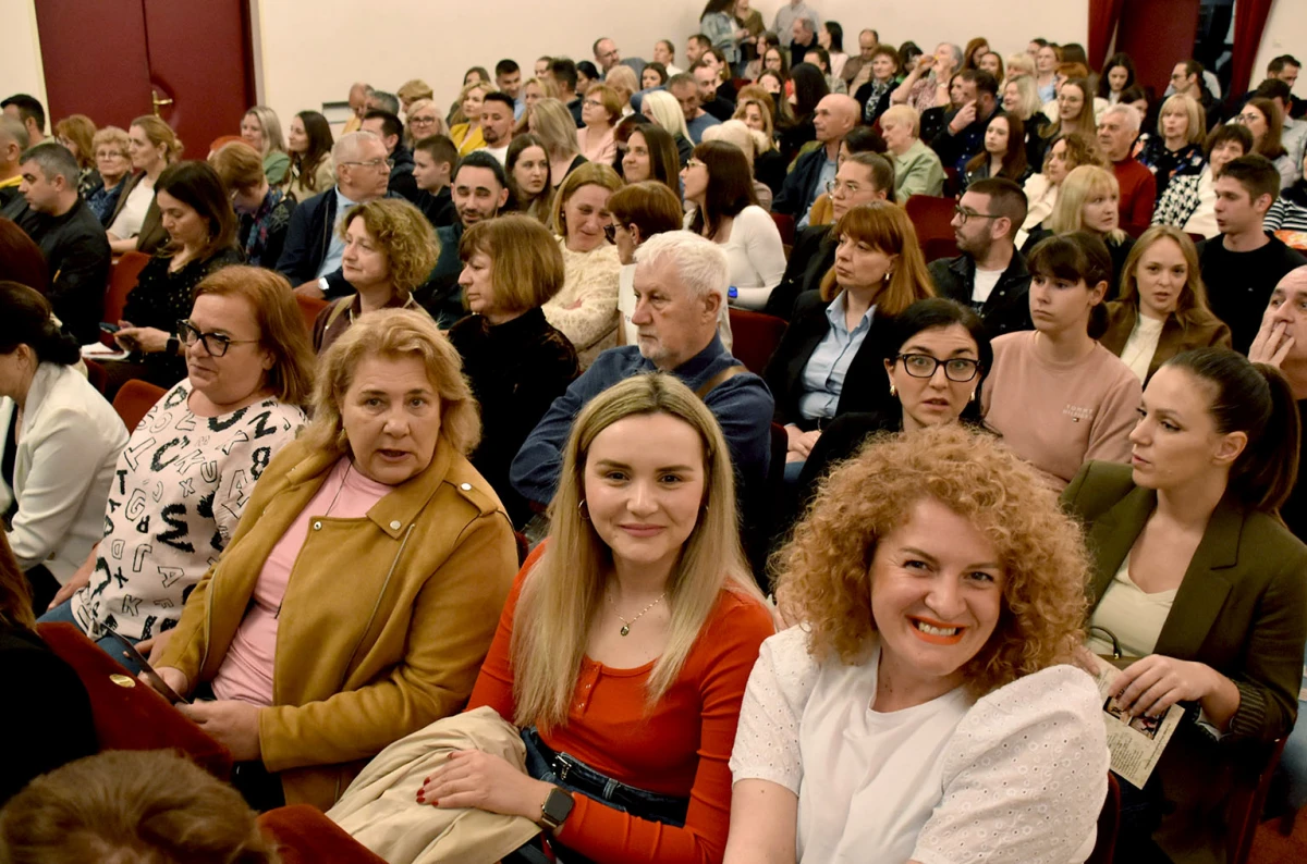 Hit komedija „Pidžama za šestero“ oduševila publiku u Požegi