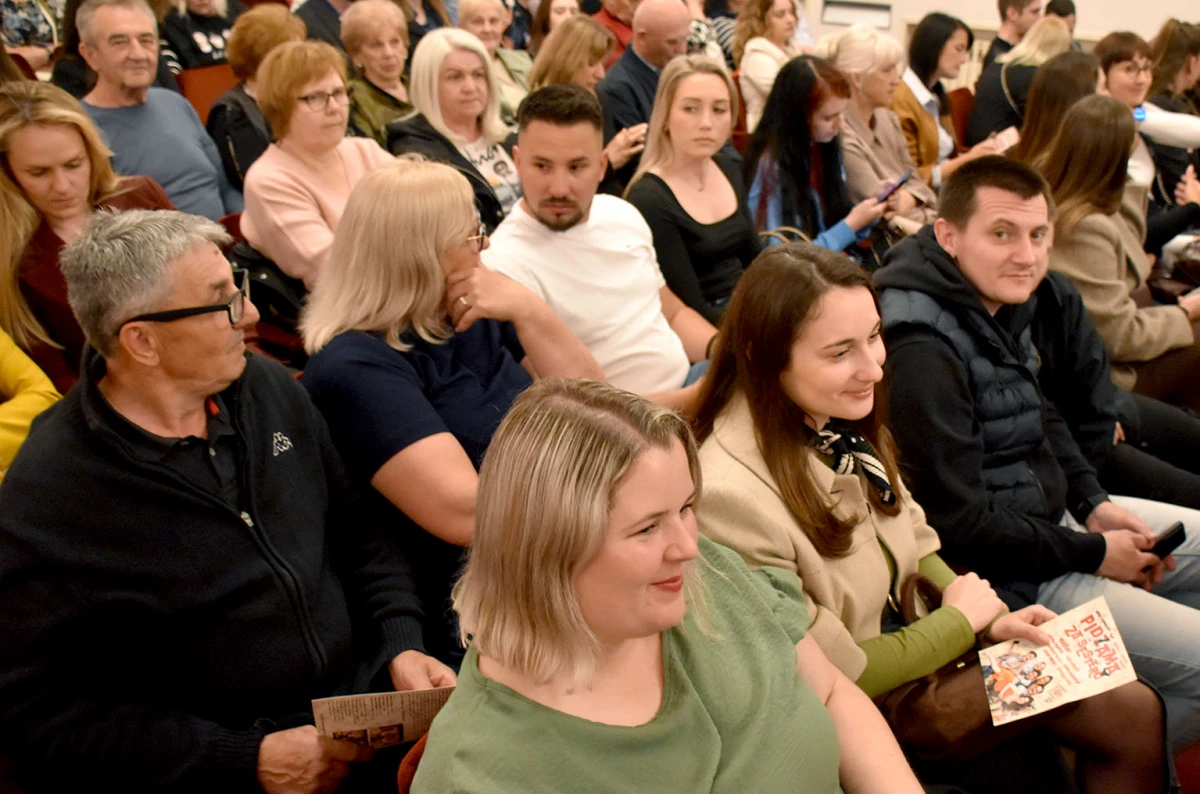 Hit komedija „Pidžama za šestero“ oduševila publiku u Požegi