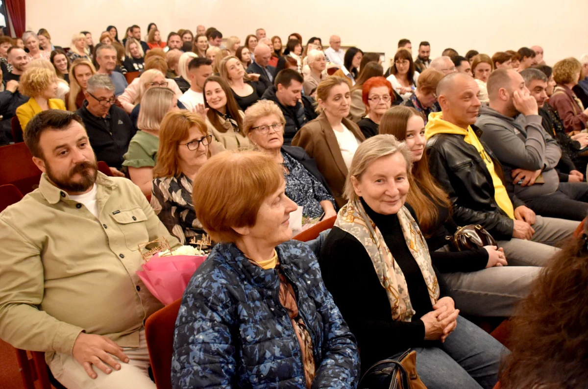 Hit komedija „Pidžama za šestero“ oduševila publiku u Požegi