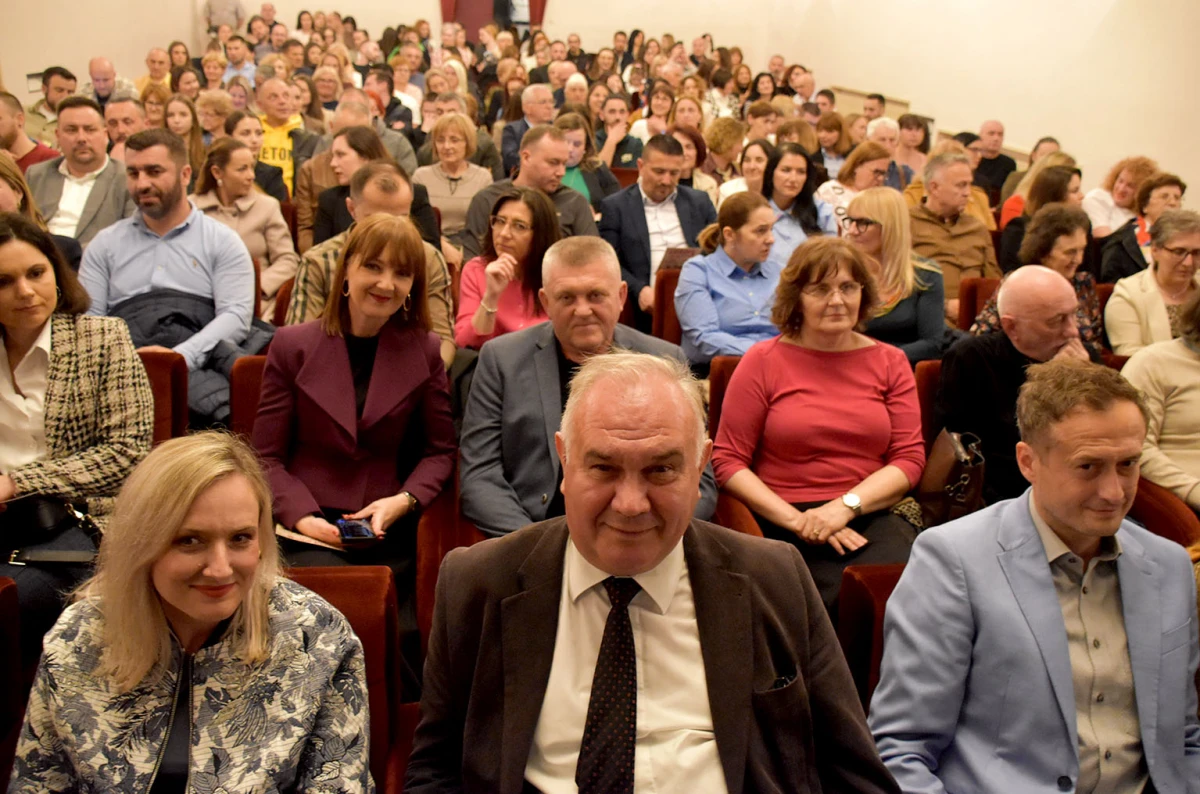 Hit komedija „Pidžama za šestero“ oduševila publiku u Požegi