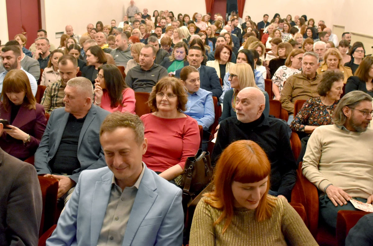 Hit komedija „Pidžama za šestero“ oduševila publiku u Požegi