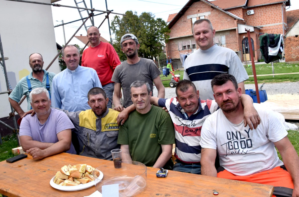 VELIKA OBNOVA U RAMANOVCIMA: Mještani i volonteri uređuju kapelu Sv. Jelene za zlatni jubilej