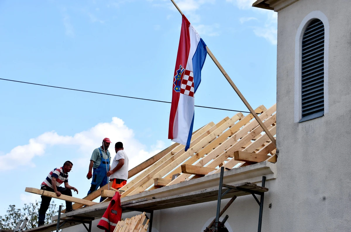 VELIKA OBNOVA U RAMANOVCIMA: Mještani i volonteri uređuju kapelu Sv. Jelene za zlatni jubilej