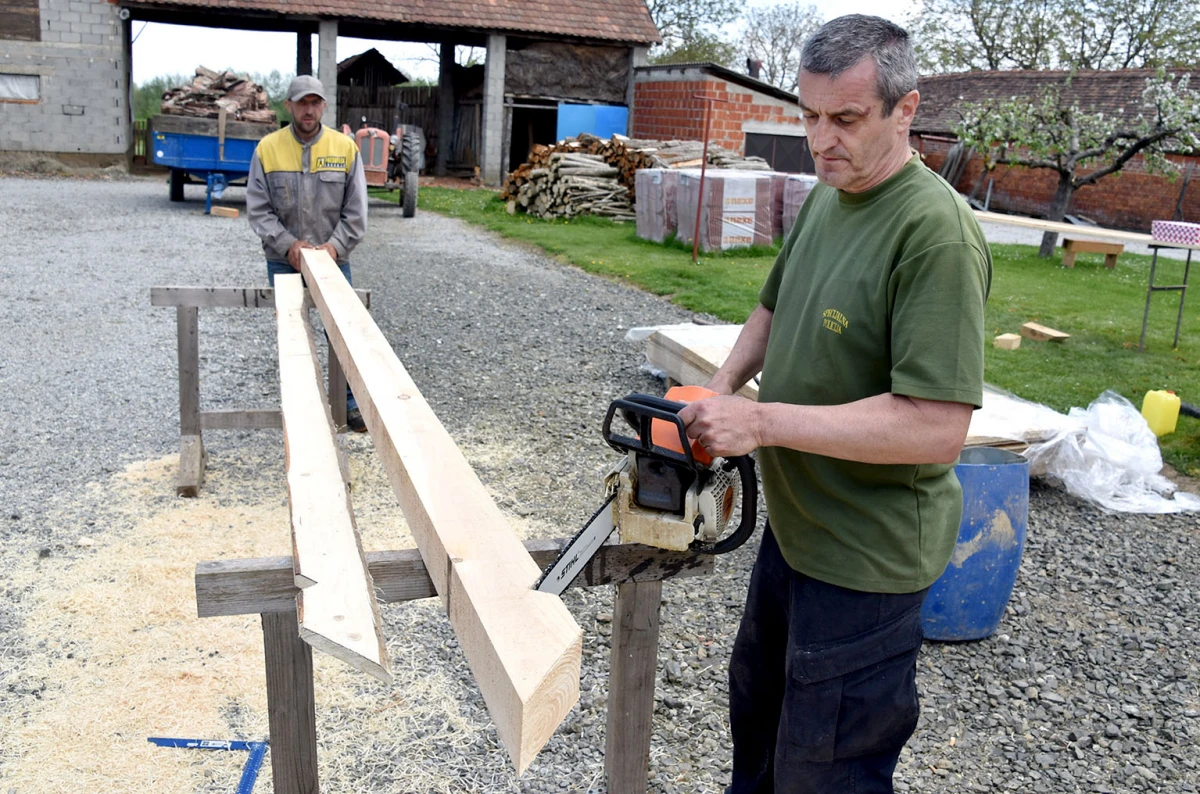 VELIKA OBNOVA U RAMANOVCIMA: Mještani i volonteri uređuju kapelu Sv. Jelene za zlatni jubilej