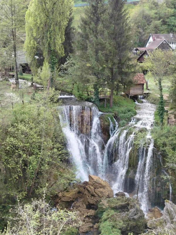 MATICA UMIROVLJENIKA GRADA PLETERNICE: Zanimljiv jednodnevni izlet u Slunj, Karlovac i Krašić