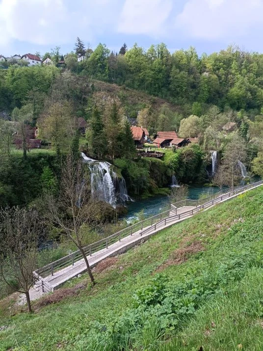 MATICA UMIROVLJENIKA GRADA PLETERNICE: Zanimljiv jednodnevni izlet u Slunj, Karlovac i Krašić