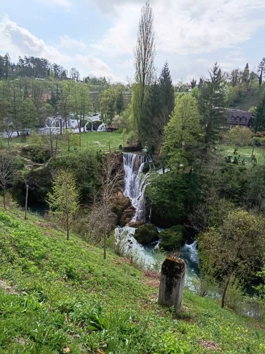MATICA UMIROVLJENIKA GRADA PLETERNICE: Zanimljiv jednodnevni izlet u Slunj, Karlovac i Krašić