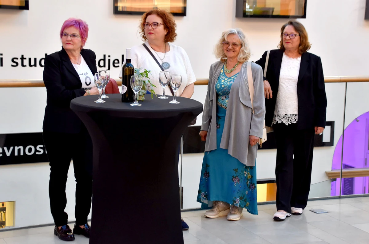 Poezija, glazba i izložbe: Noć knjige u Požegi privukla velik interes građana