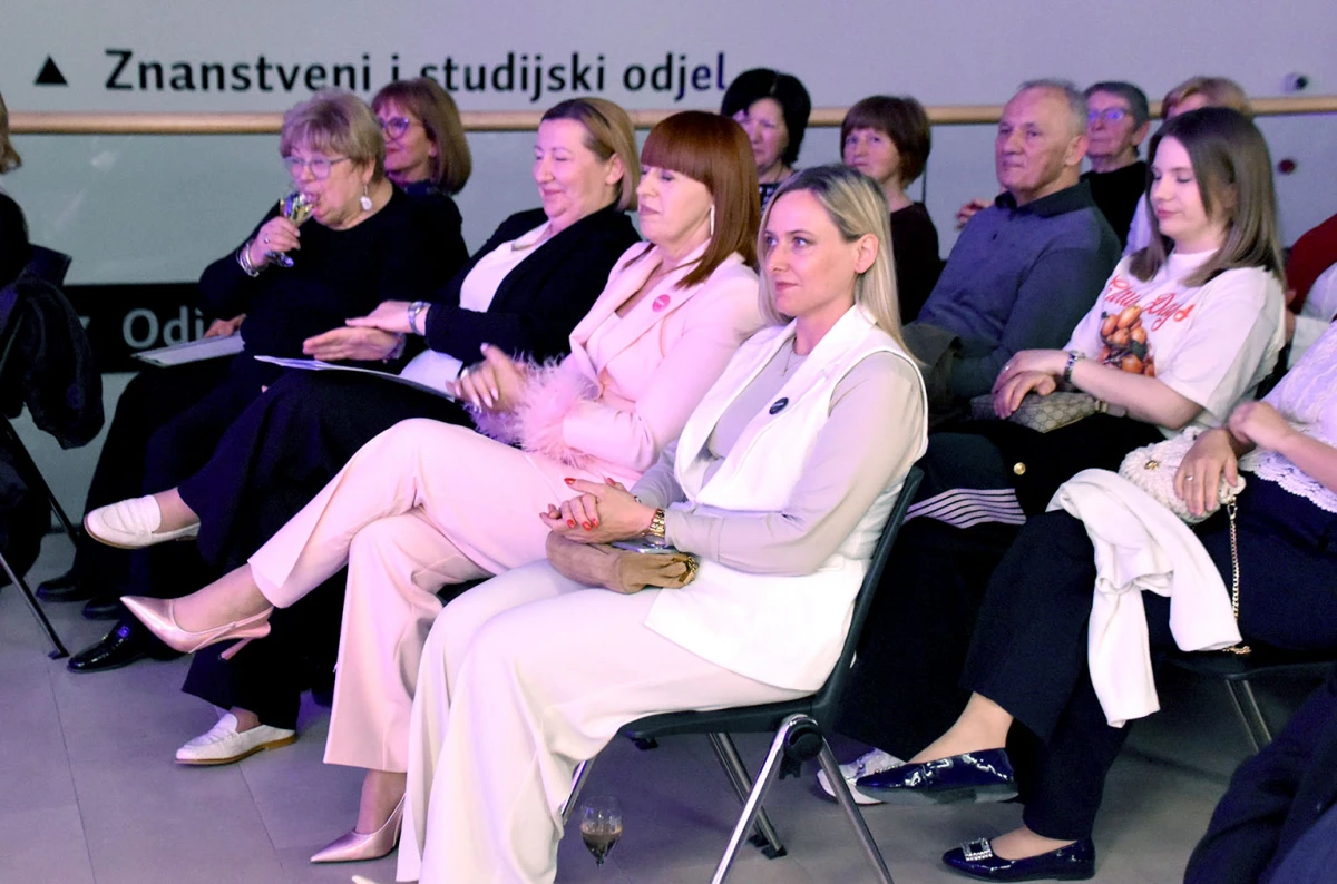 Poezija, glazba i izložbe: Noć knjige u Požegi privukla velik interes građana