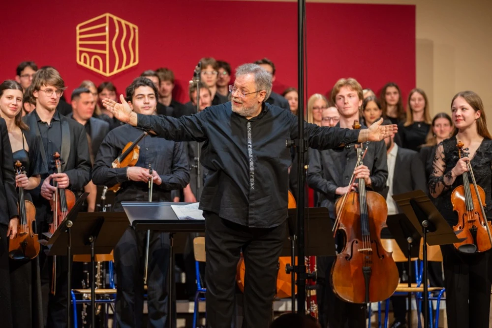 Glazbena večer u Požegi: Studenti Muzičke akademije i maestro Tarbuk oduševili izvedbom Mozarta