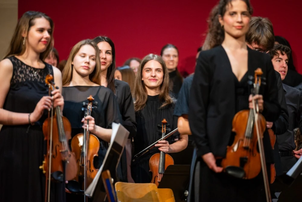 Glazbena večer u Požegi: Studenti Muzičke akademije i maestro Tarbuk oduševili izvedbom Mozarta