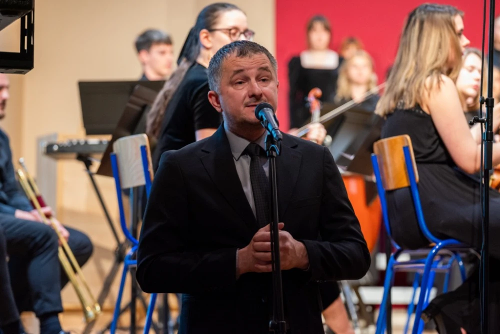 Glazbena večer u Požegi: Studenti Muzičke akademije i maestro Tarbuk oduševili izvedbom Mozarta