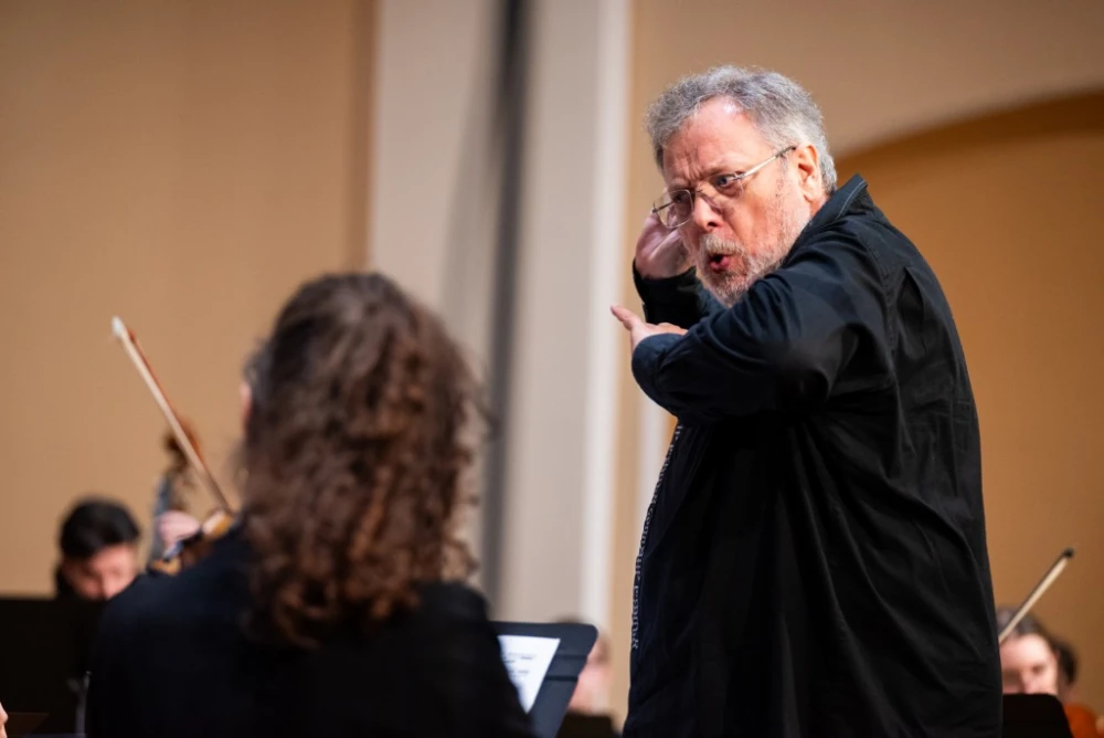 Glazbena večer u Požegi: Studenti Muzičke akademije i maestro Tarbuk oduševili izvedbom Mozarta