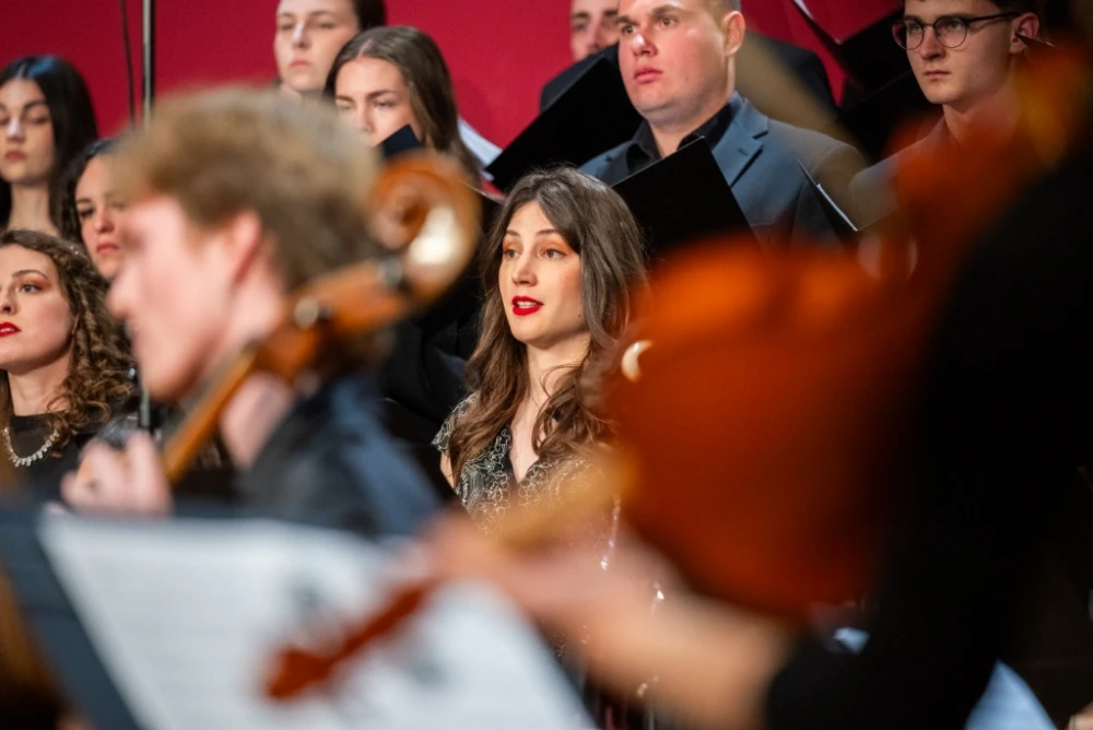 Glazbena večer u Požegi: Studenti Muzičke akademije i maestro Tarbuk oduševili izvedbom Mozarta