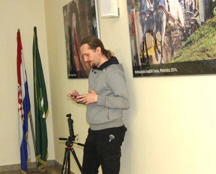 „NOĆ KNJIGE“ U PLETERNIČKOJ KNJIŽNICI: Predstavljen roman Igora Pavlova ’Mač snjegovitih planina’