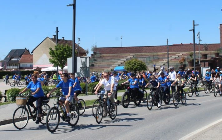 FOTOZABILJEŠKA: Start Biciklijade s Trga bećarca na putu do Zarilca