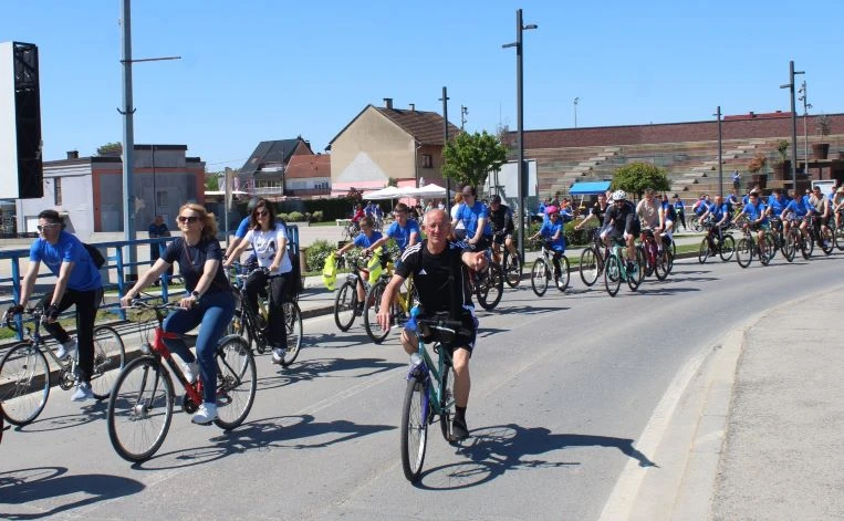 FOTOZABILJEŠKA: Start Biciklijade s Trga bećarca na putu do Zarilca