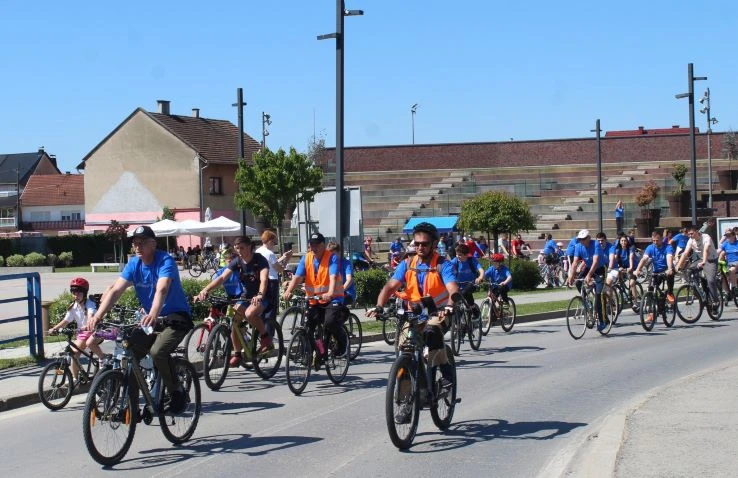 FOTOZABILJEŠKA: Start Biciklijade s Trga bećarca na putu do Zarilca