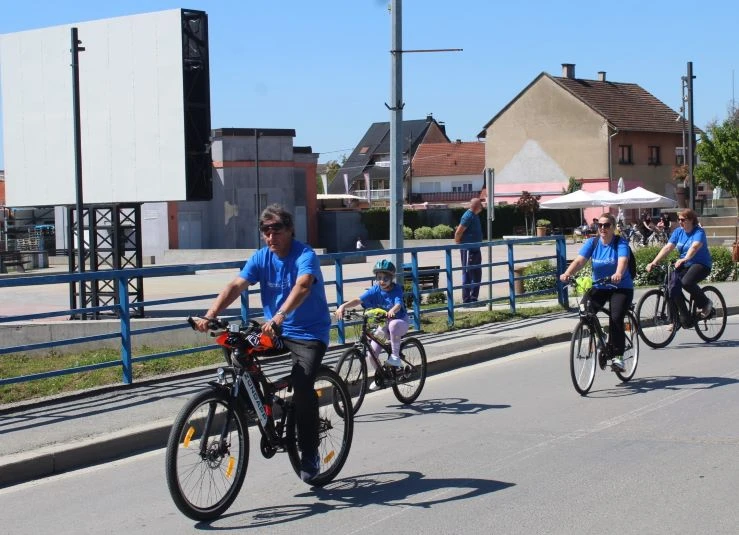 FOTOZABILJEŠKA: Start Biciklijade s Trga bećarca na putu do Zarilca