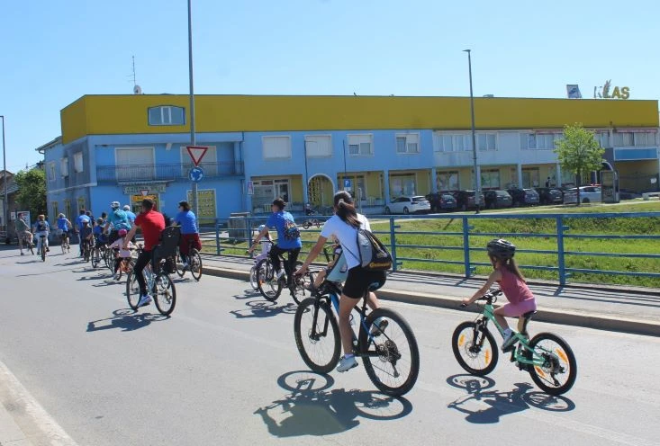 FOTOZABILJEŠKA: Start Biciklijade s Trga bećarca na putu do Zarilca