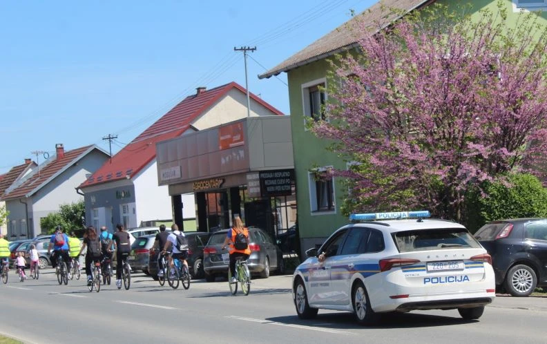FOTOZABILJEŠKA: Start Biciklijade s Trga bećarca na putu do Zarilca