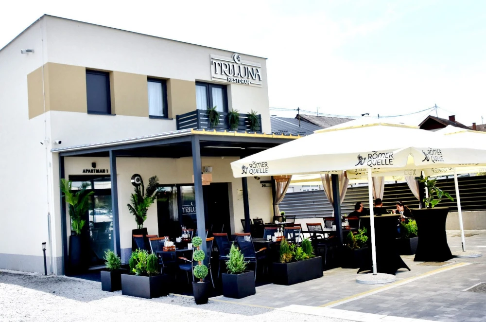 Otvorena terasa koja mijenja jutra u Požegi: Kava, brunch i slavonski doručak